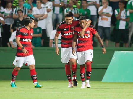 Vitória vence e complica ainda mais o Inter&nbsp;