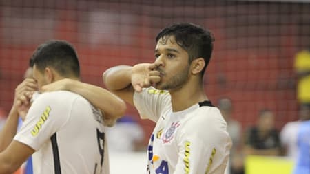 Leandro Lino foi expulso na primeira decisão e não joga a segunda partida, que pode definir o título para o Timão