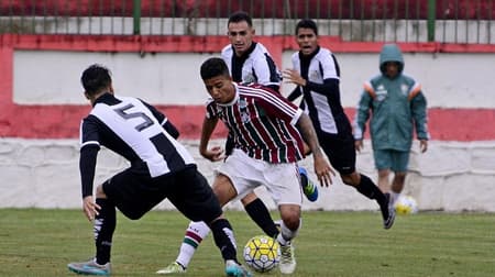 Fluminense e Santos costumas disputar grandes clássicos na base (Foto: Divulgação/FFC)