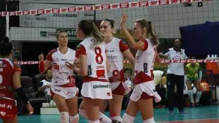 Equipe bauruense superou o time candango por 3 sets a 0 e alcançou a sétima vitória consecutiva