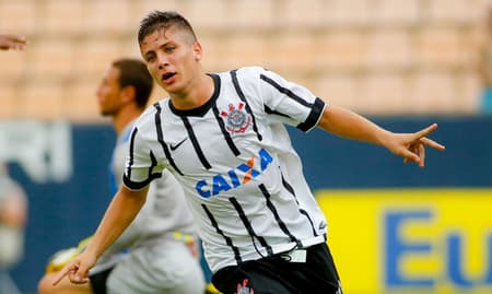 Matheus Cassini foi vendido sem estrear pelos profissionais do Timão