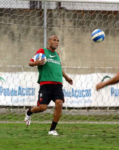 Depois de brilhar pelo Goiás em 2006, o atacante Souza foi a grande contratação do Flamengo para Liberta-2007