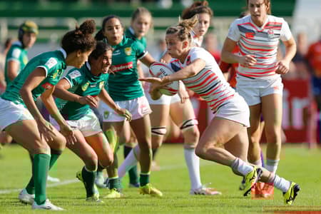 Seleção Brasileira feminina em ação na Série Mundial de Seven, contra a Inglaterra (Crédito: Divulgação)