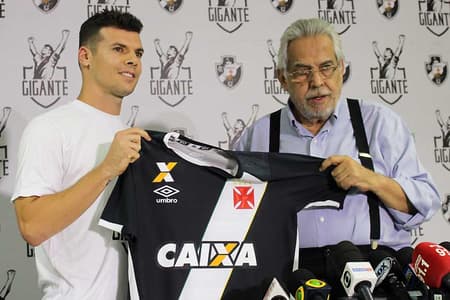 Wagner sabe que a vaga é um dos objetivos do Vasco desde quando chegou ao clube