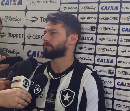 João Paulo foi apresentado como novo reforço do Botafogo