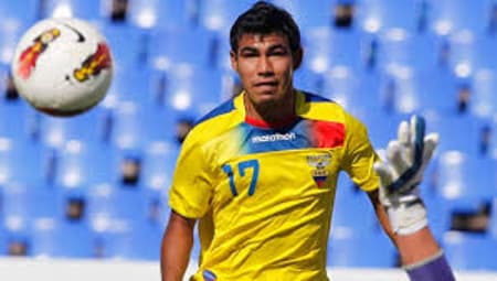 Sornoza seria convocado por Gustavo Quinteros para os próximos jogos da seleção equatoriana,mas ficará fora por lesão