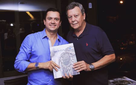 Sergio Santos Rodrigues, autor do livro, ao lado de Raul Plasmann