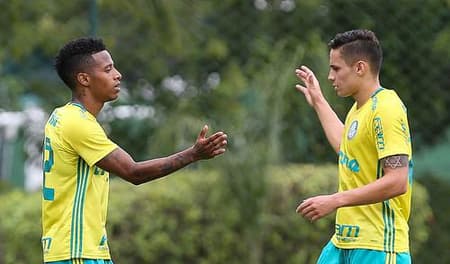 Raphael Veiga e Tchê Tchê em jogo-treino