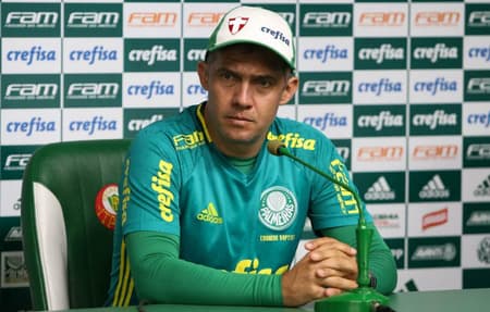 Eduardo Baptista já definiu a base do seu time