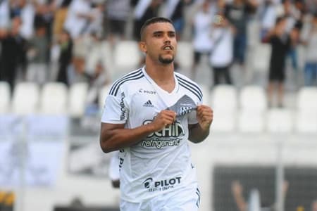Ponte Preta, de Willian Pottker, venceu a Ferroviária por 2 a 1