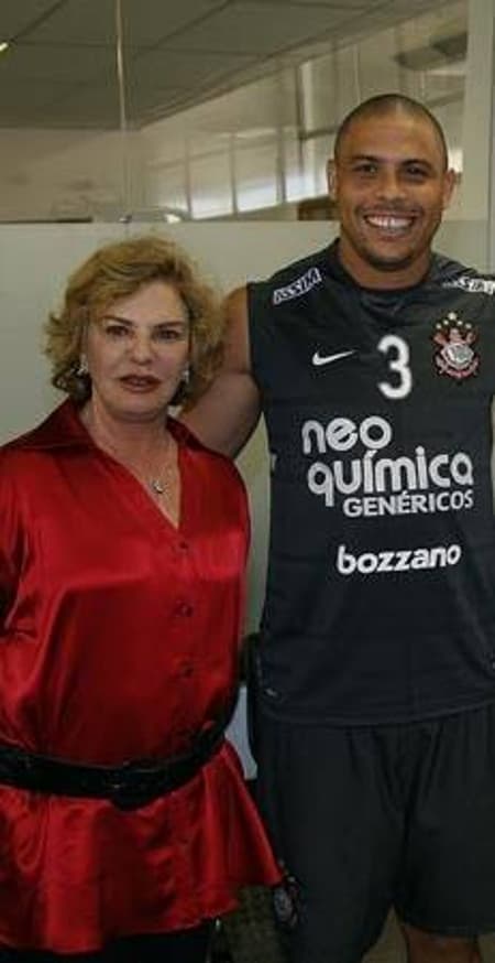 Marisa Letícia, ex-primeira-dama do Brasil, ao lado de Ronaldo