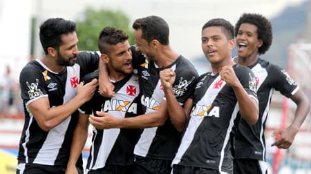Confira a seguir a galeria especial do LANCE! com imagens da vitória do Vasco sobre o Bangu nesta quinta