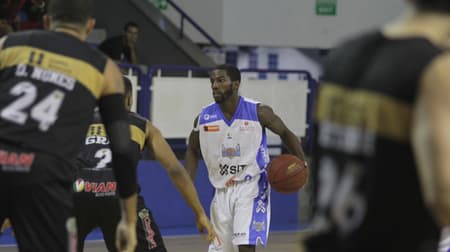 Kendall Anthony voltou a 'bagunçar' e terminou o jogo com 20 pontos e 5 assist
