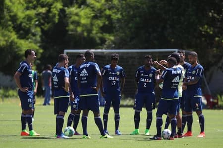 Zé Ricardo vai testar o elenco do Flamengo diante do América