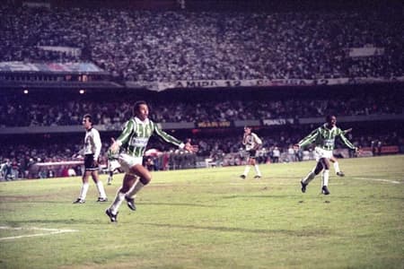 Evair marca o último gol do Palmeiras na final de 1993