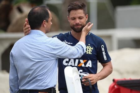 Diego é informado sobre convocação