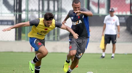 Luis Fabiano participou de atividade técnico comandada por Cristovão Borges