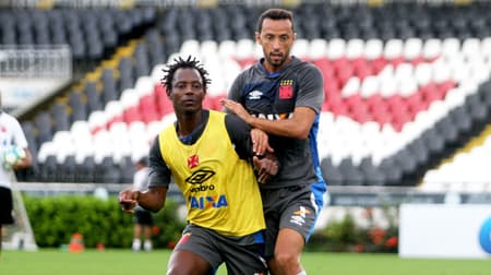 Cristovão Borges comandou treino tático no campo principal de São Januário