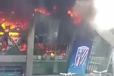 Estádio Hongkou pegou fogo