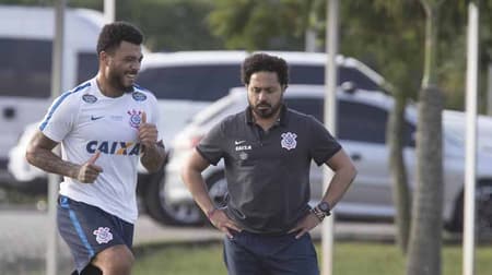 Kazim realizou trabalho com fisioterapeuta no gramado