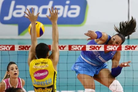 SUPERLIGA FEMININA 16/17: Vôlei Nestlé vence a segunda contra o Dentil/Praia Clube pelas semifinais