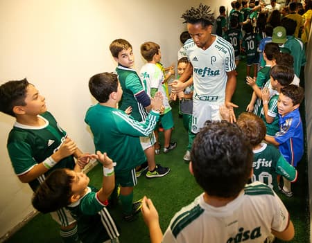 Zé Roberto quer contagiar novas gerações com sua história