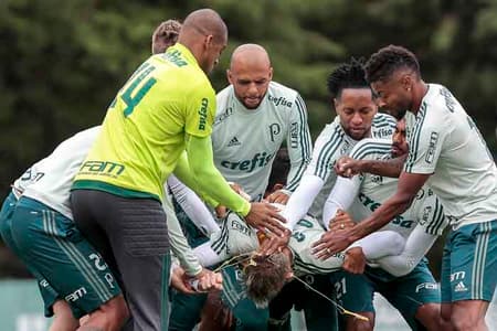 Jogadores atacam Róger Guedes
