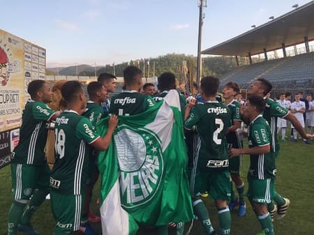 Após ato com o papa, sub-17 do Palmeiras é campeão