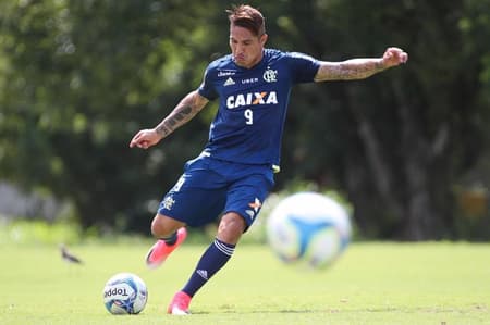 Guerrero em treino de cobranças de falta