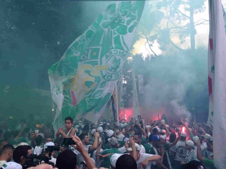 Torcida do Palmeiras na Academia de Futebol