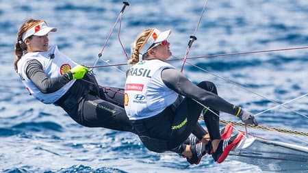 Martine Grael e Kahena Kunze vão em busca do ouro neste sábado, na França