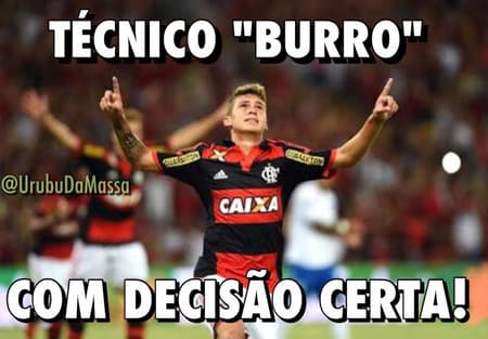 Mesmo com vitória sobre o Atlético-GO, flamenguistas reclamaram do time pelas redes sociais