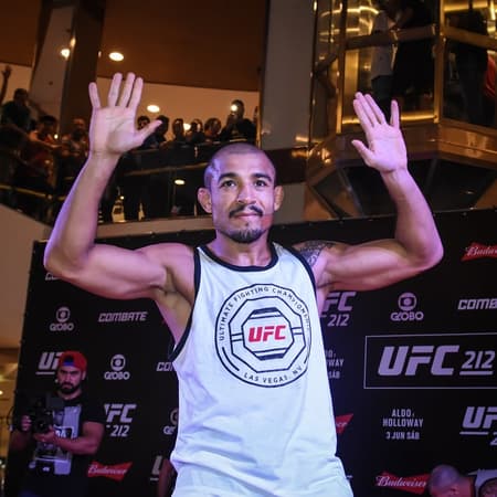 José Aldo interage com os fãs em treino aberto do UFC Rio