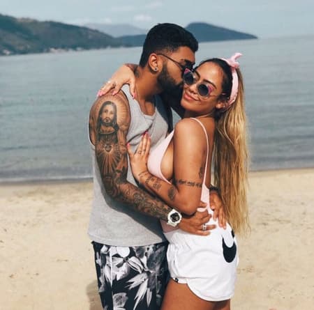 Gabigol se declara para a namorada Rafaella