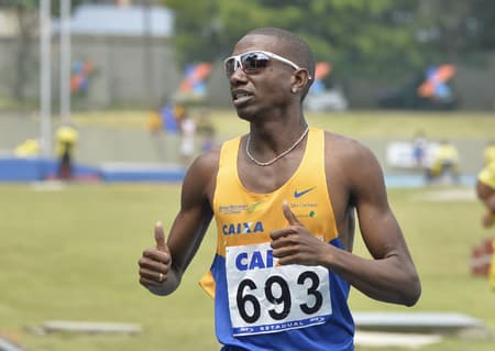 Thiago André, que tem índice para o Mundial nos 800 e 1.500 m (Crédito: Divulgação/Contrapé)
