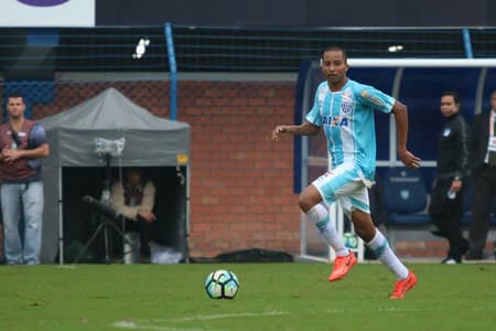Willians aprovou estreia pelo Avaí