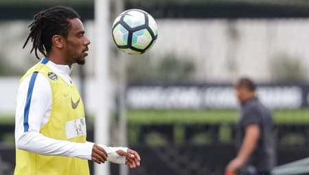 Volante soma nove jogos no Timão, dois como titular