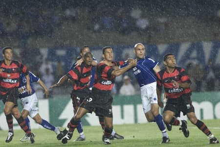 Decisão da Copa do Brasil de 2017 marcará o quinto encontro de Flamengo e Cruzeiro em edições do torneio. Até o momento, o Rubro-Negro levou a melhor em duas vezes, e a Raposa venceu outras duas.&nbsp;