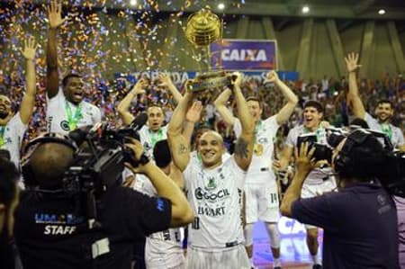 Siga-nos ...   Siga-nos ...   Siga-nos ...   Siga-nos ...   Website ...   Entre em contato ... 	Sábado, 17 de Junho de 2017 NBB CAIXA - Bauru vence Jogo 5 e conquista título da temporada 2016/2017