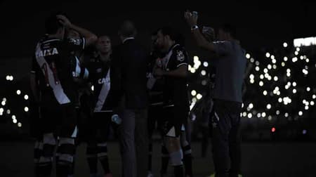 Primeiro tempo de Vasco x Avaí teve paralisação de 27 minutos por falta de energia. Confira a seguir galeria LANCE!
