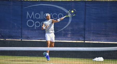 Rafael Nadalna grama em Mallorca