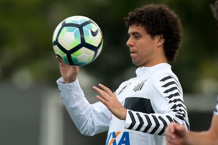 Victor Ferraz está perto de marca expressiva pelo Santos