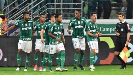 Palmeiras 3 x 3 Cruzeiro (2017 - Copa do Brasil) - O empate pelo jogo de ida das quartas de final contou com um tremendo misto de emoções. "Bipolar", o Palmeiras levou três gols no primeiro tempo e foi para o vestiário vaiado. Na volta, enérgico e envolvente, o time de Cuca empatou o jogo e, por pouco, não chegou a uma épica virada. Confira casos similares a seguir.