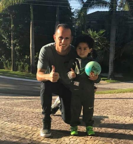 Guerra e seu filho Assael em foto nas redes sociais