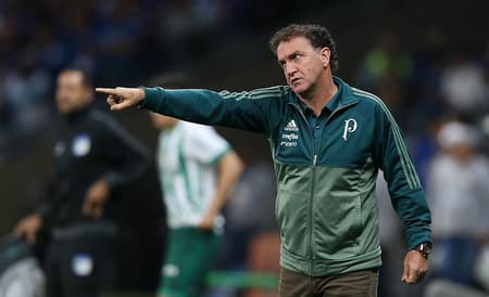 Cuca durante o empate com o Cruzeiro no Mineirão