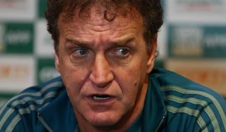 Cuca ainda está à procura da formação ideal