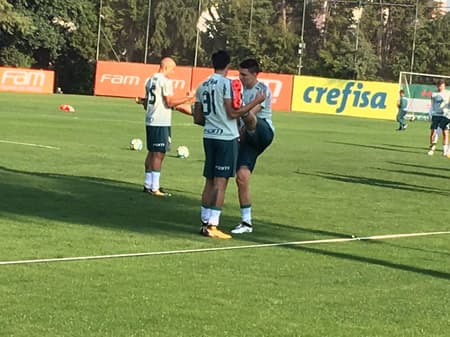 Moisés aquece com o grupo