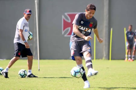 Anderson Martins aguarda pela reestreia no Vasco. Confira a seguir a galeria especial do LANCE! com outras imagens