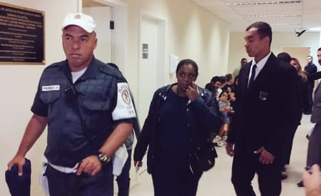 Na noite de quarta-feira, um botafoguense foi flagrado cometendo injúria racial contra FAMILIARES DE VINICIUS JÚNIOR. Identificado pelo Botafogo, torcedor foi detido e, após prestar depoimento, na madrugada de quinta foi para a Cidade da Polícia. Família pede justiça.