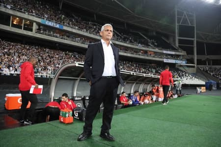 Rueda em sua primeira partida à frente do Flamengo